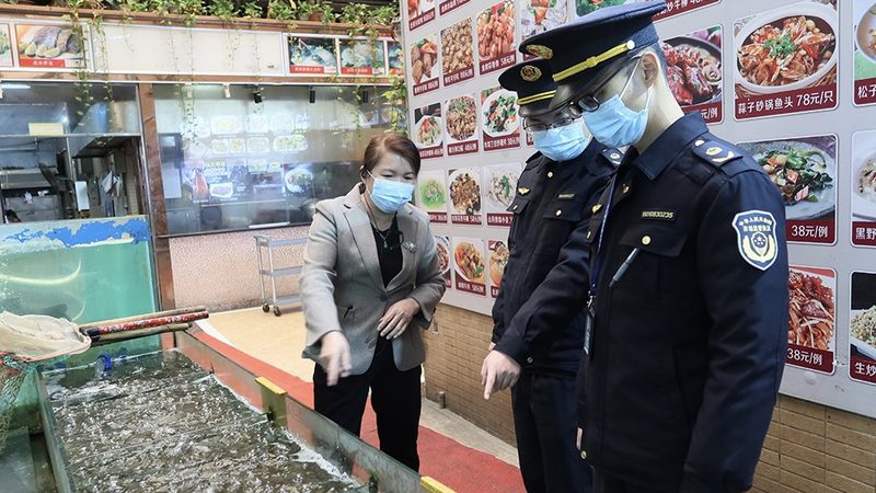 优质供应商是食材配送创业的关键。在选择供应商时，要关注以下几点：